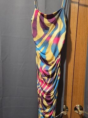 monte carlo nights midi dress Vestido Midi Monte Carlo Nights - Fucsia